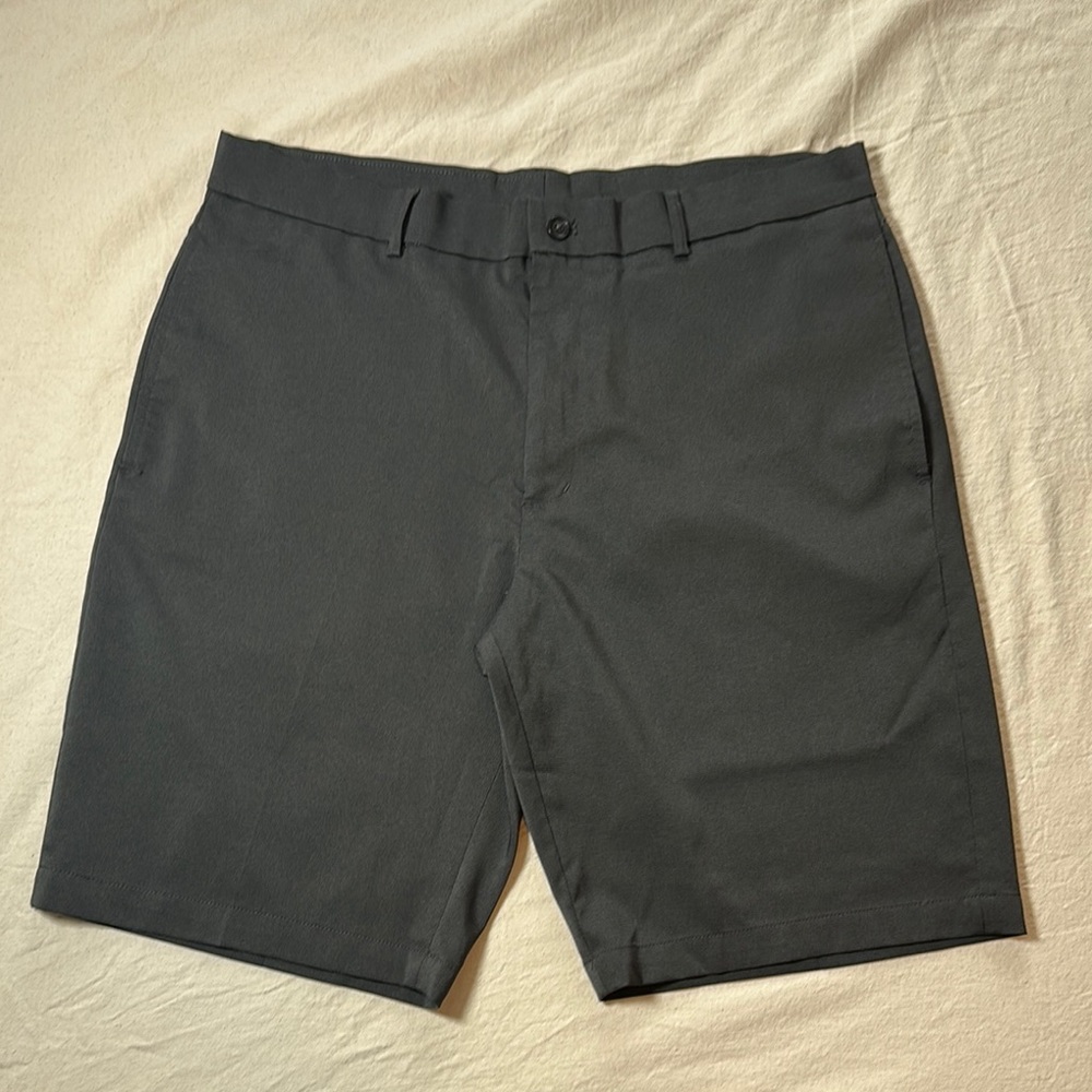 Walter Hagen Essentials Charcoal Flat Front Shorts